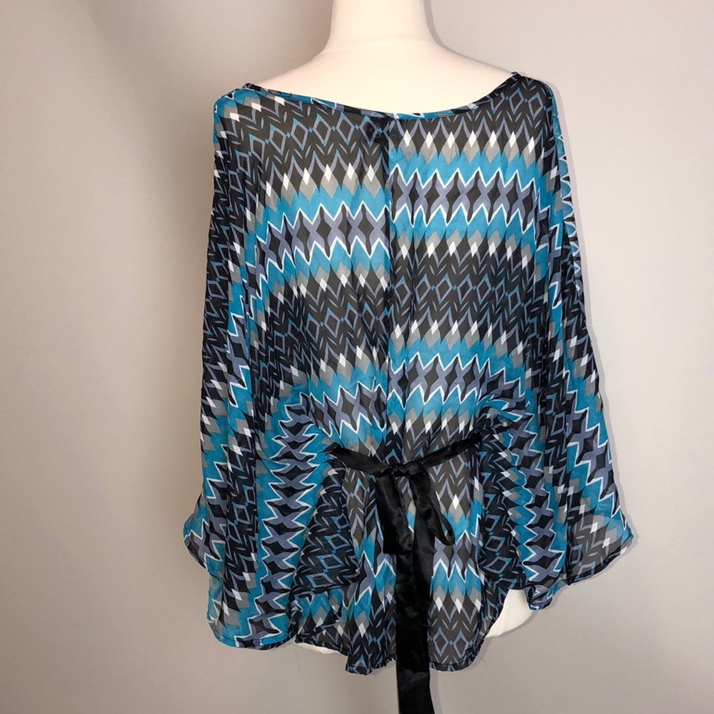 Sheer patterned top - Picture 3 of 5